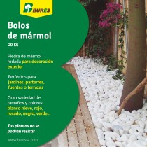 Piedra rodada de mármol para el jardín: decoración y ahorro en mantenimiento